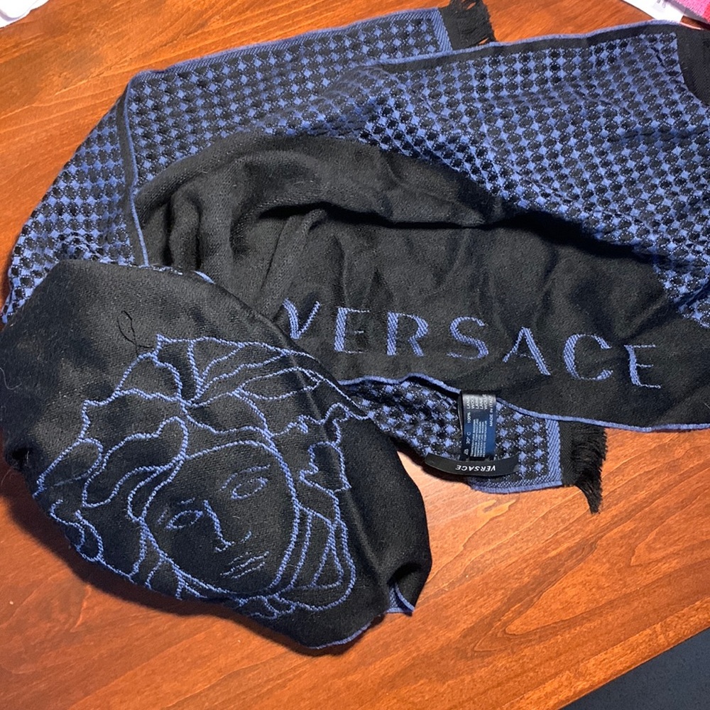 Versace 100% merino wool scarf